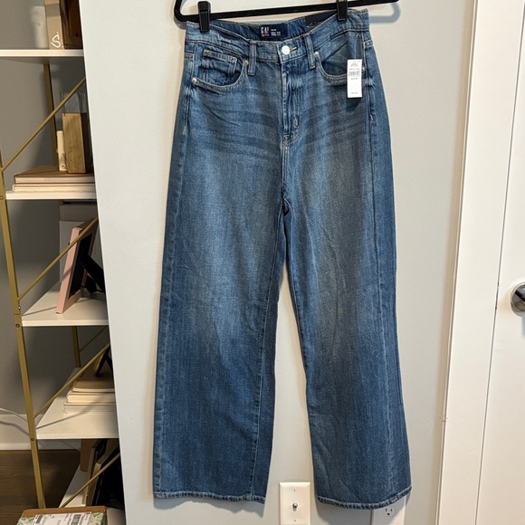 NWT GAP High Rise Light Blue Wash Wide-Leg Jeans - Picture 1 of 8